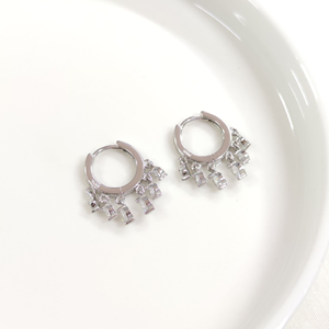 İTHAL SALLANTILI TAŞLI SHAK GÜMÜŞ 11 MM HALKA KÜPE