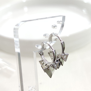 İTHAL SALLANTILI ÜÇGEN SHAK 12 MM GÜMÜŞ HALKA KÜPE