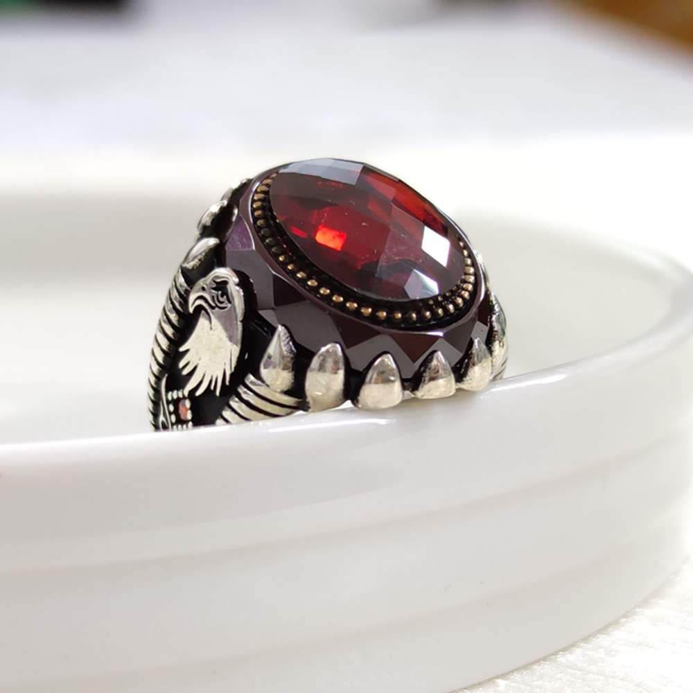 PENÇE KARTAL KIRMIZI TAŞLI GÜMÜŞ ERKEK YÜZÜK