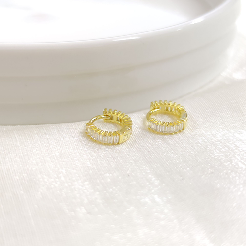 İTHAL 8 MM BAGET TAŞLI GÜMÜŞ HALKA KÜPE - ALTIN SARI