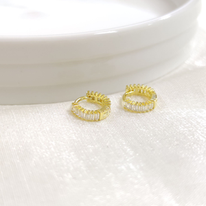 İTHAL 8 MM BAGET TAŞLI GÜMÜŞ HALKA KÜPE