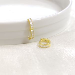 İTHAL 8 MM BAGET TAŞLI GÜMÜŞ HALKA KÜPE