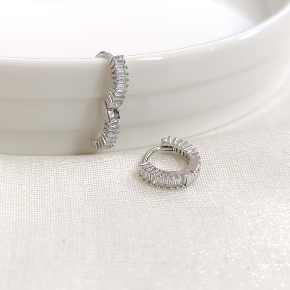 İTHAL 8 MM BAGET TAŞLI GÜMÜŞ HALKA KÜPE