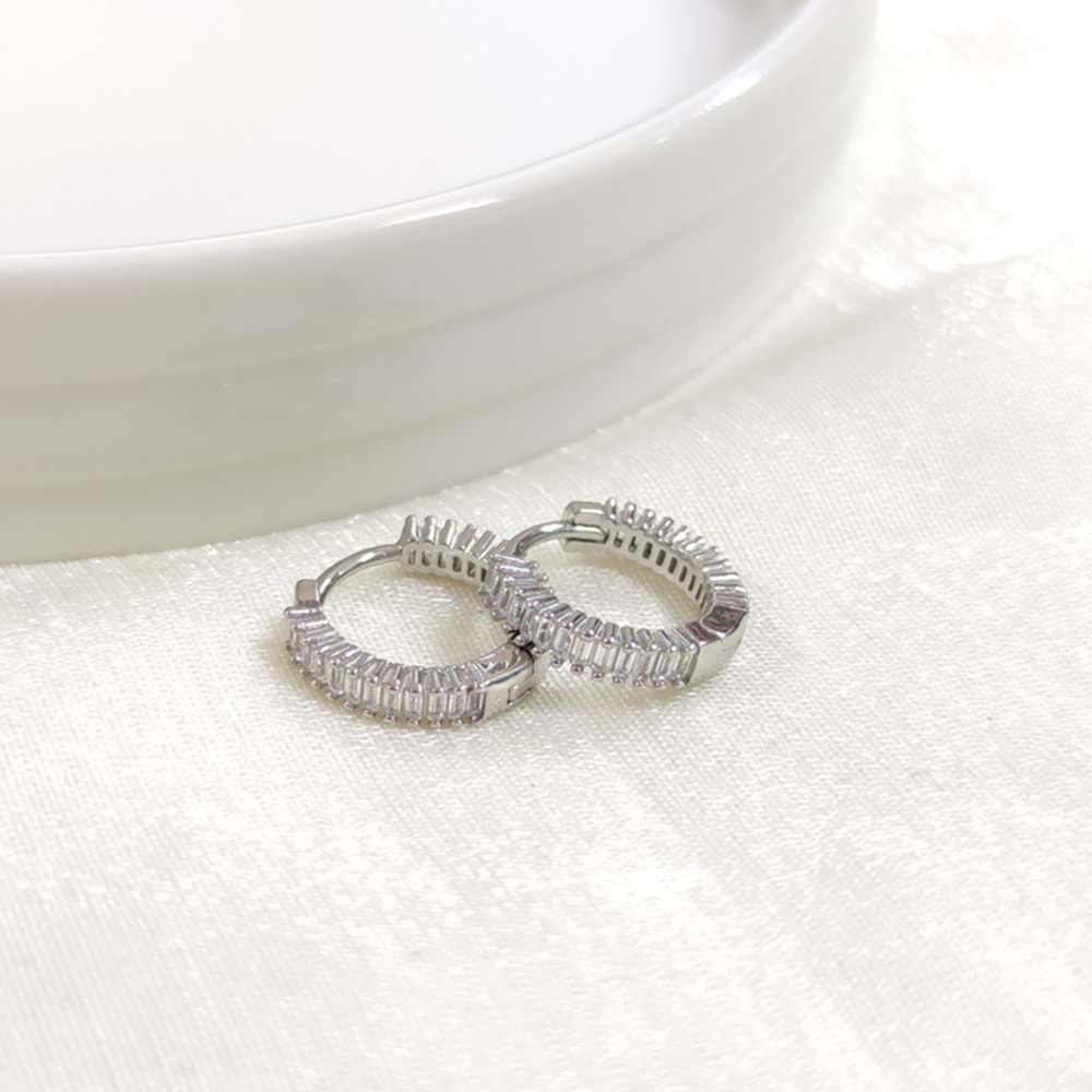 İTHAL 11 MM BAGET TAŞLI GÜMÜŞ HALKA KÜPE - RODYUM BEYAZ