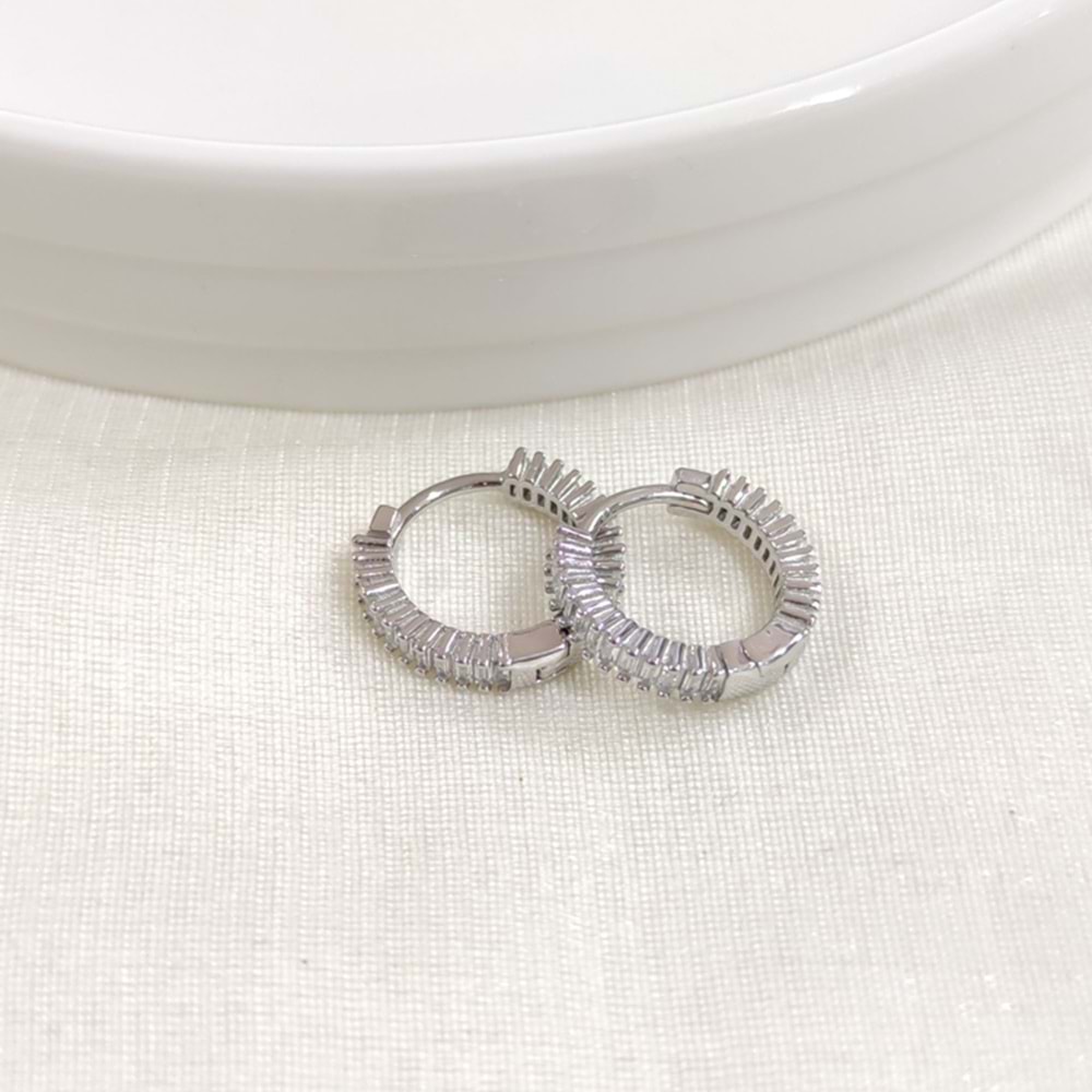 İTHAL 11 MM BAGET TAŞLI GÜMÜŞ HALKA KÜPE - RODYUM BEYAZ