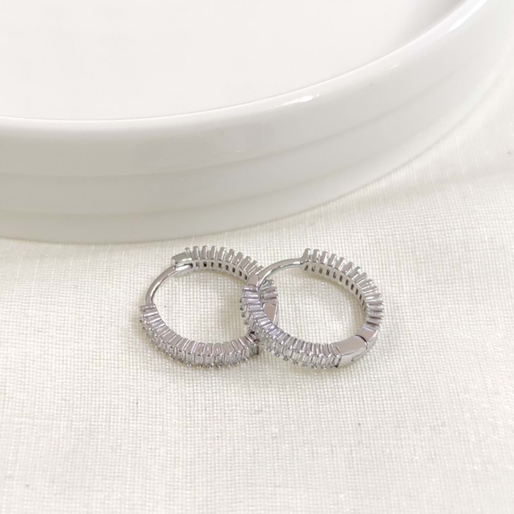 İTHAL 13 MM BAGET TAŞLI GÜMÜŞ HALKA KÜPE - RODYUM BEYAZ