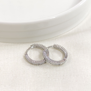 İTHAL 13 MM BAGET TAŞLI GÜMÜŞ HALKA KÜPE