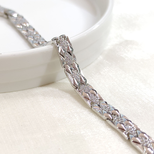 XUPING 8 MM BAKLAVA DESENLİ BİLEKLİK BEYAZ 17+2 CM