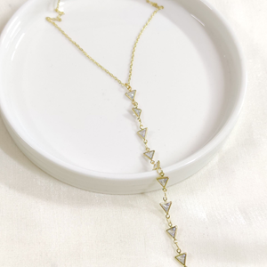 ÇELİK ÜÇGEN TAŞLI Y KOLYE ZİNCİR GOLD 40+5 CM