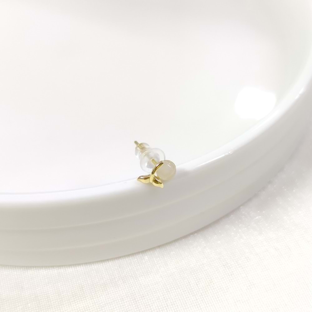 İTHAL 5 MM SEDEF TOP KUYRUK TEKLİ GÜMÜŞ ÇİVİ KÜPE - ALTIN SARI