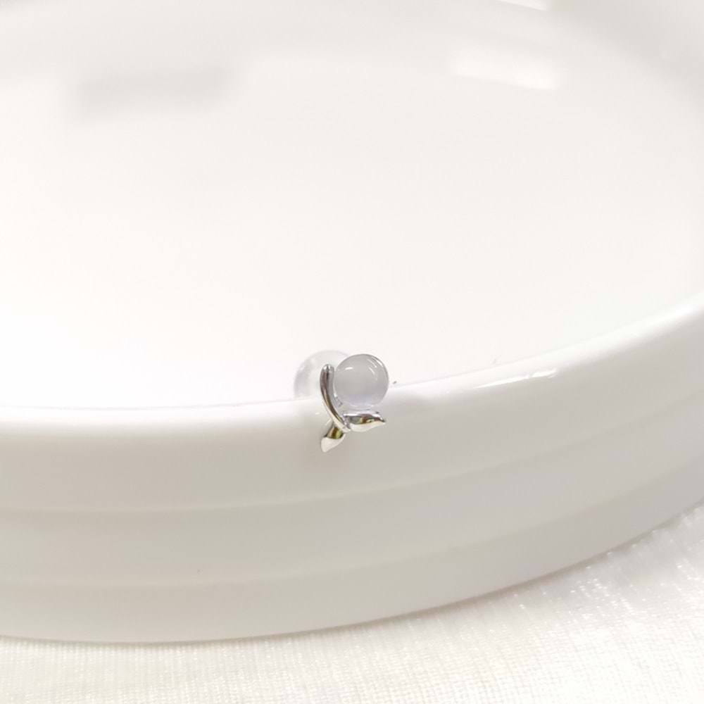 İTHAL 5 MM SEDEF TOP KUYRUK TEKLİ GÜMÜŞ ÇİVİ KÜPE