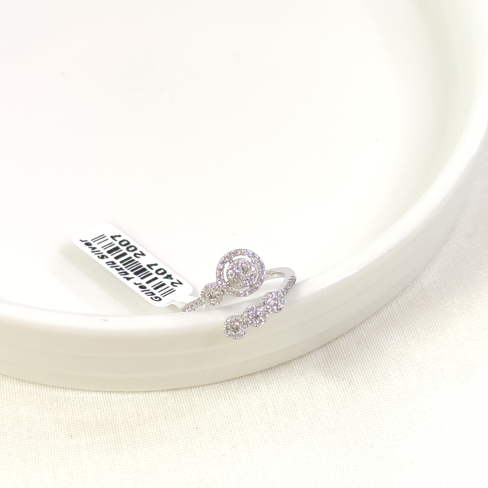 İTHAL YUVARLAK BAGET TAŞLI GÜMÜŞ YÜZÜK