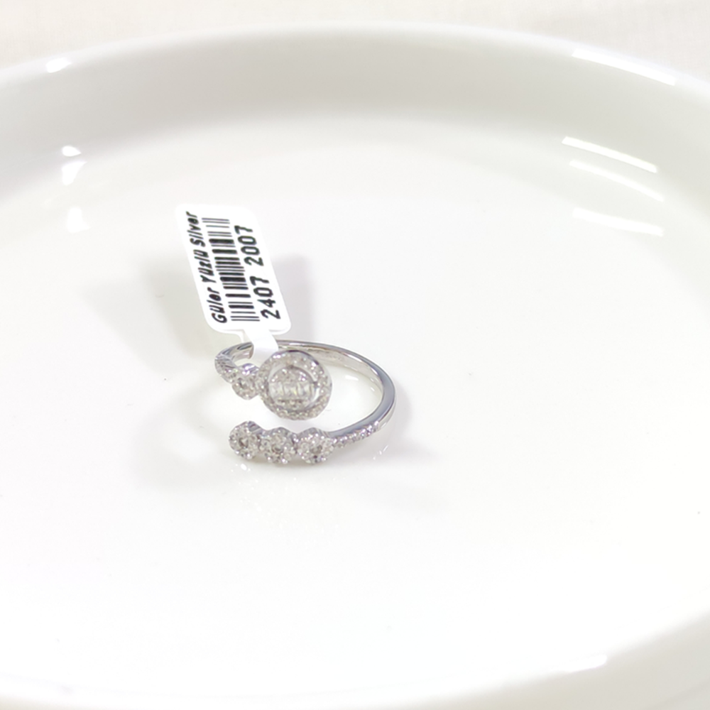 İTHAL YUVARLAK BAGET TAŞLI GÜMÜŞ YÜZÜK