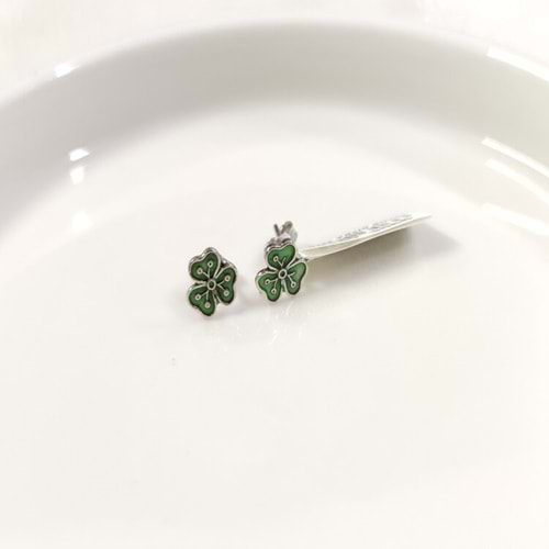 8 MM MİNELİ YONCA GÜMÜŞ ÇİVİ KÜPE