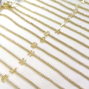 ÇELİK İNCE SU YOLU HARF BİLEKLİK - ALTIN SARI - C HARFİ